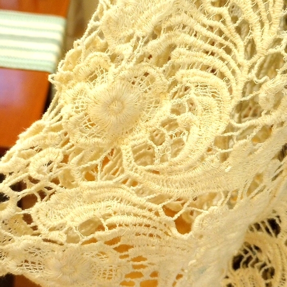Crocheted Ladies Knit Top Size:M Color: Ivory - Picture 5 of 9